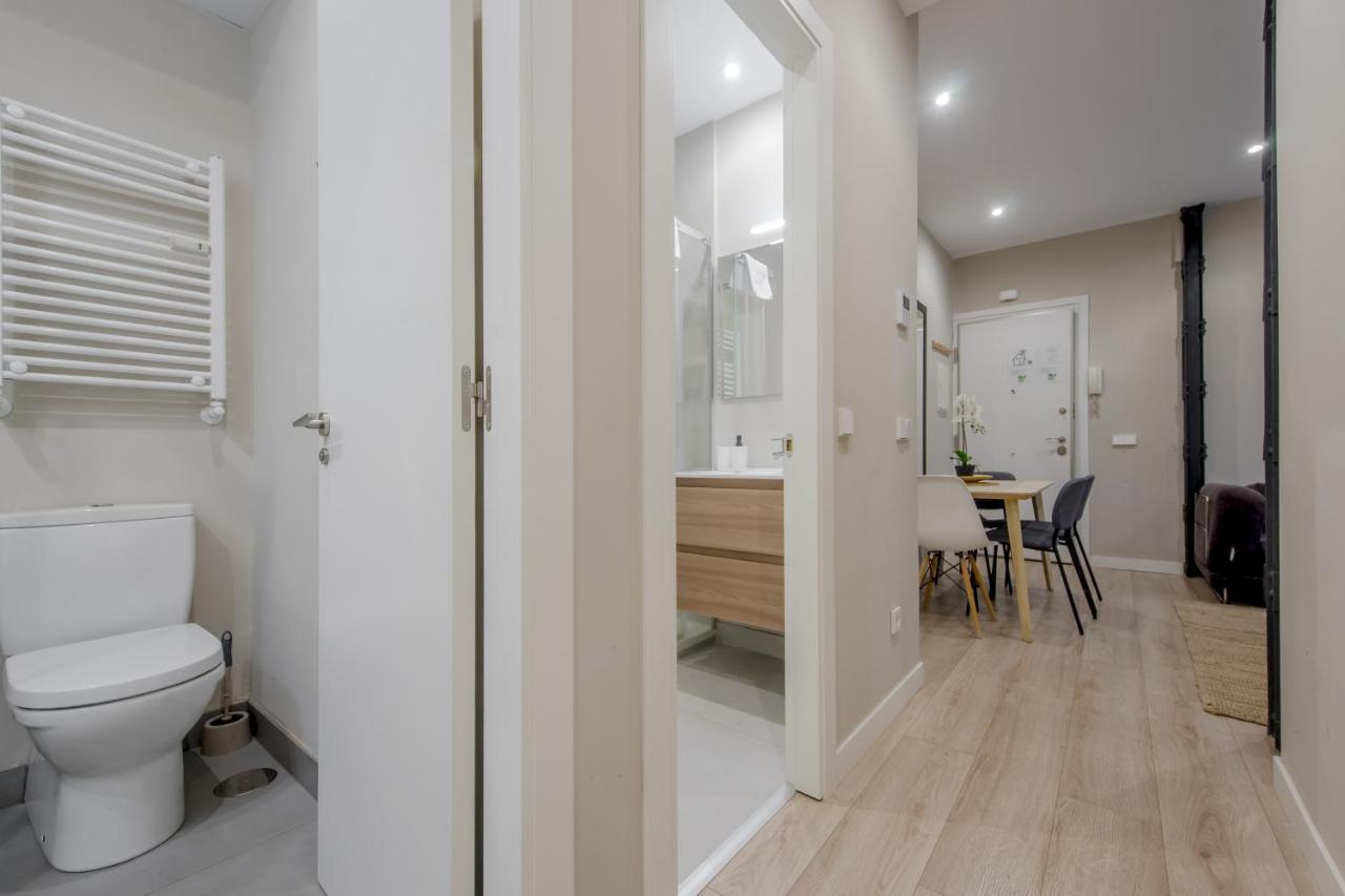 Acogedor Apt 3 Habitaciones Y Terraza En El Centro Мадрид Екстериор снимка