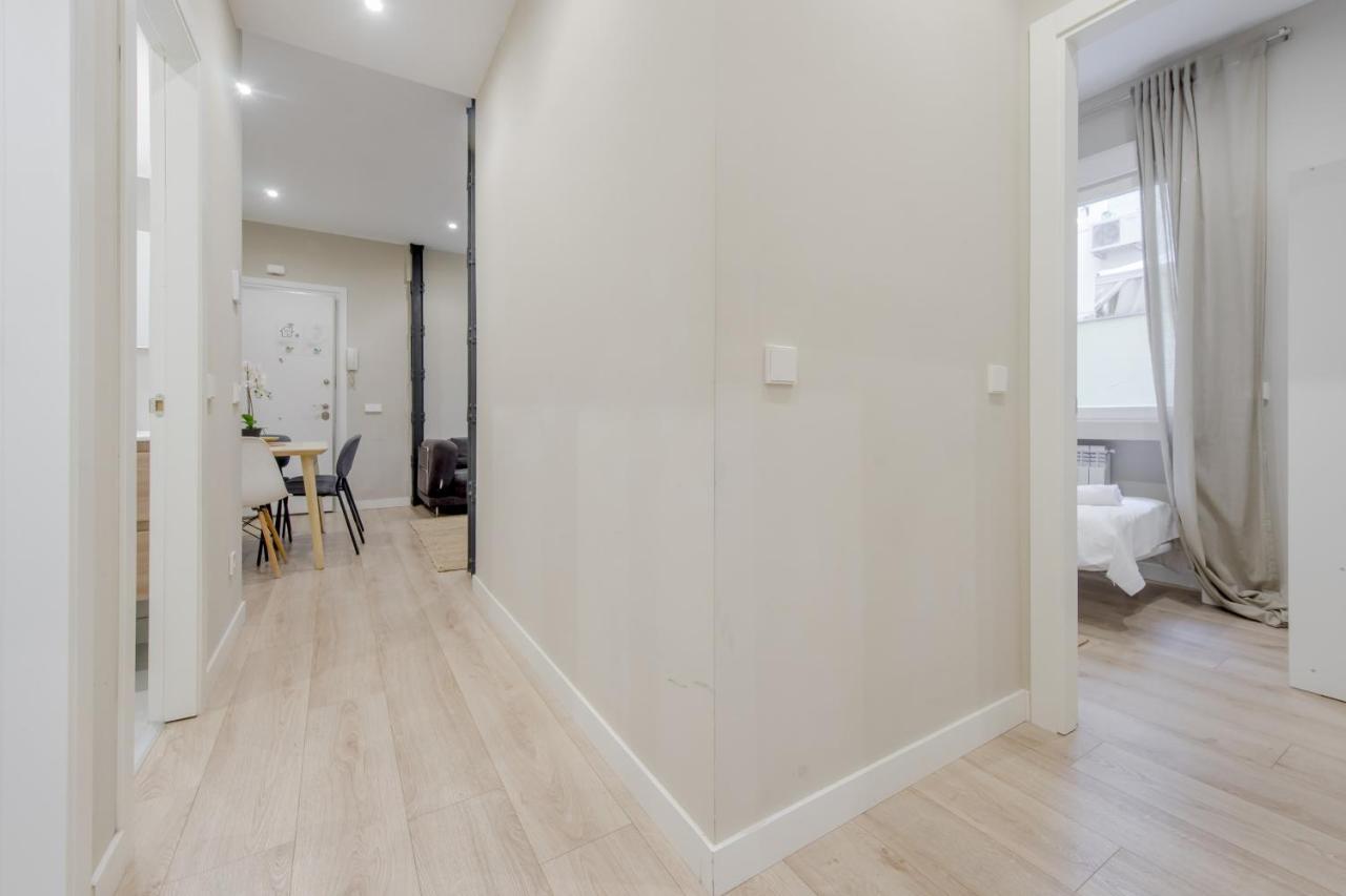 Acogedor Apt 3 Habitaciones Y Terraza En El Centro Мадрид Екстериор снимка
