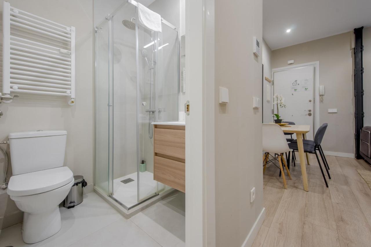 Acogedor Apt 3 Habitaciones Y Terraza En El Centro Мадрид Екстериор снимка